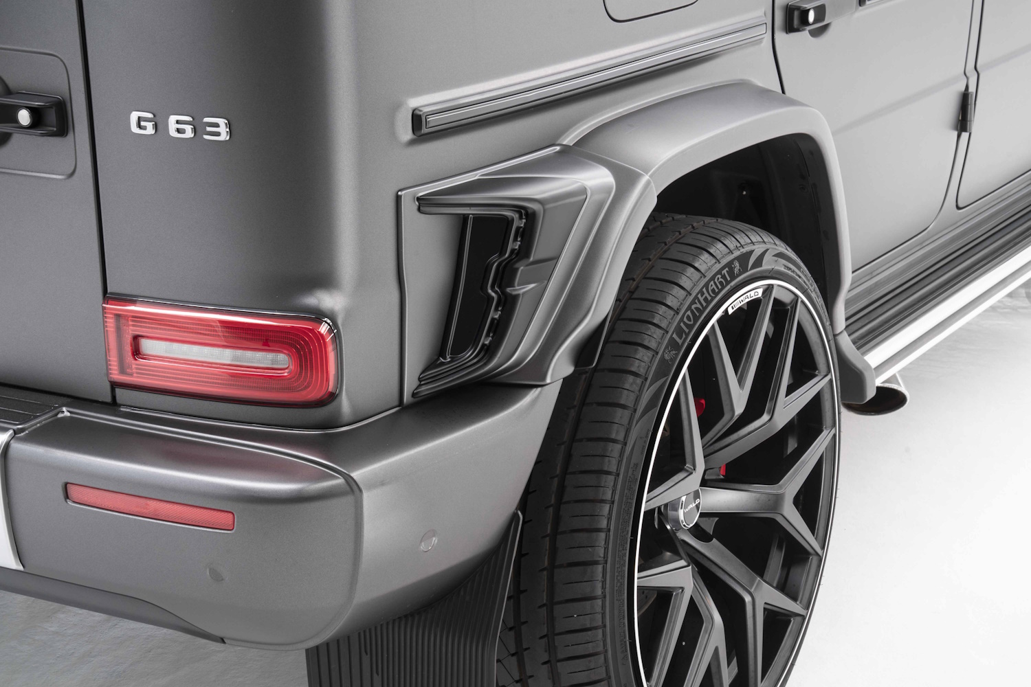 WALD G63 W463A rear fender duct panel and Sports Line wheel detail