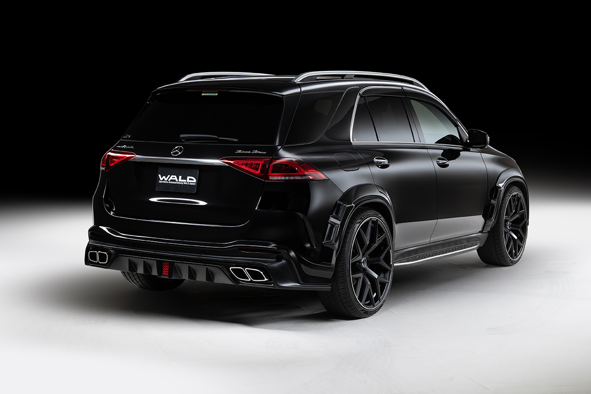 WALD Black Bison GLE W167 rear three-quarter view with diffuser-shaped rear skirt and quad exhaust tips